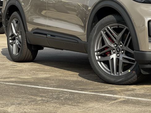 New 2026 Ford Explorer ST-Line w/ ST-Line Street Pack image 12