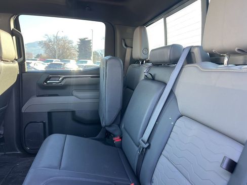 Used 2025 Chevrolet Silverado 1500 ZR2 w/ Technology Package image 19