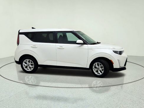 Used 2023 Kia Soul LX w/ Option Group 015 FWD image 6