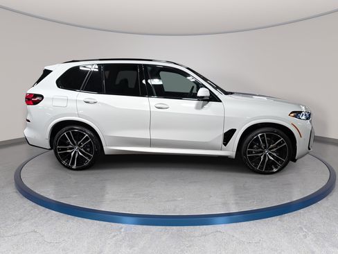 New 2026 BMW X5 xDrive40i w/ M Sport Package image 4