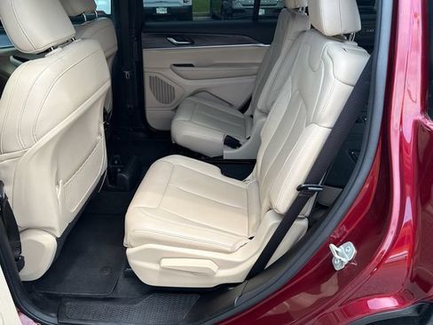 Used 2023 Jeep Grand Cherokee L Limited RWD image 20