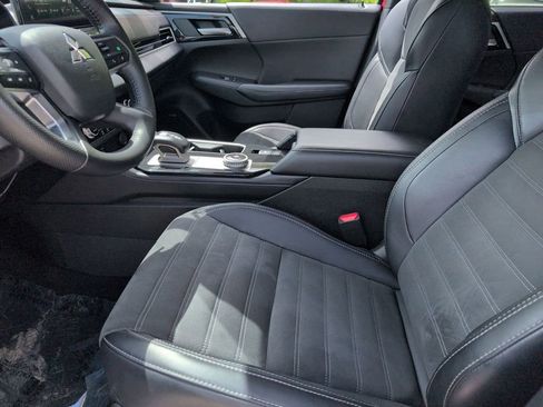 Used 2025 Mitsubishi Outlander SE FWD image 25