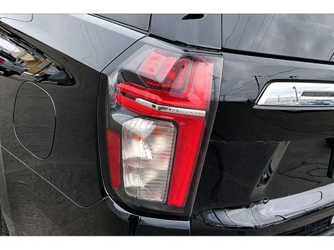 Used 2024 Chevrolet Suburban LS image 23