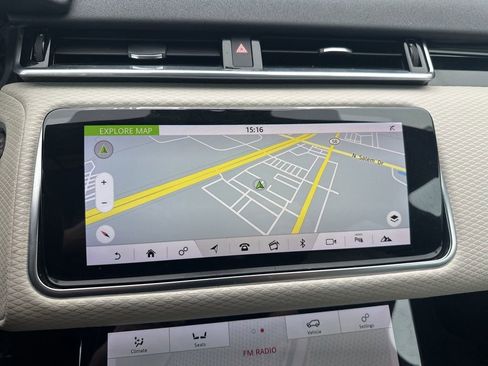 Used 2018 Land Rover Range Rover Velar R-Dynamic SE image 10