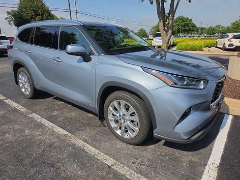 Used 2021 Toyota Highlander Limited AWD/4WD image 2