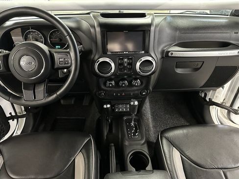 Used 2014 Jeep Wrangler Unlimited Rubicon w/ Max Tow Package AWD/4WD image 25
