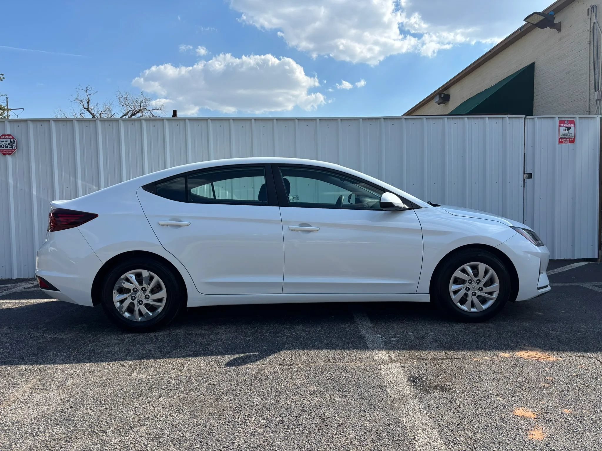 Used 2020 Hyundai Elantra SE w/ Cargo Package (C1) FWD image 7