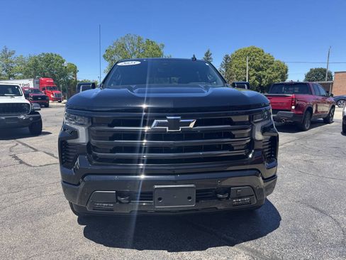 Used 2025 Chevrolet Silverado 1500 High Country w/ Midnight Edition AWD/4WD image 4