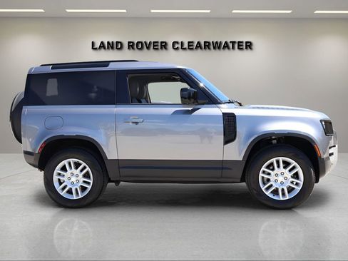 Used 2023 Land Rover Defender 90 S image 5