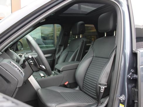 Certified 2025 Land Rover Discovery Dynamic SE image 5