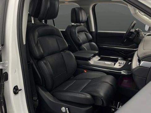 Used 2025 Lincoln Navigator Reserve image 22