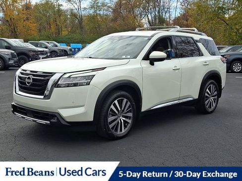 Used 2022 Nissan Pathfinder Platinum w/ Cargo Package image 5