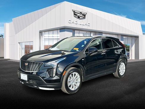 Certified 2023 Cadillac XT4 Luxury w/ Cold Weather Package image 1