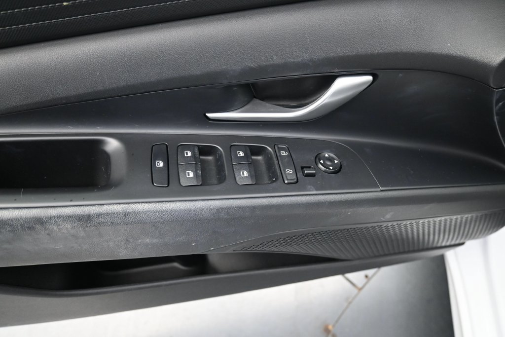 Used 2024 Hyundai Elantra SE FWD image 19