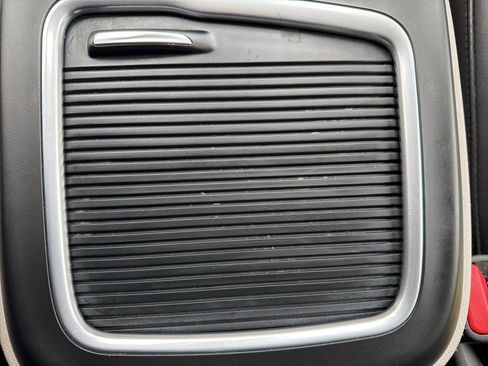 Used 2023 Chrysler Pacifica Touring-L FWD image 26