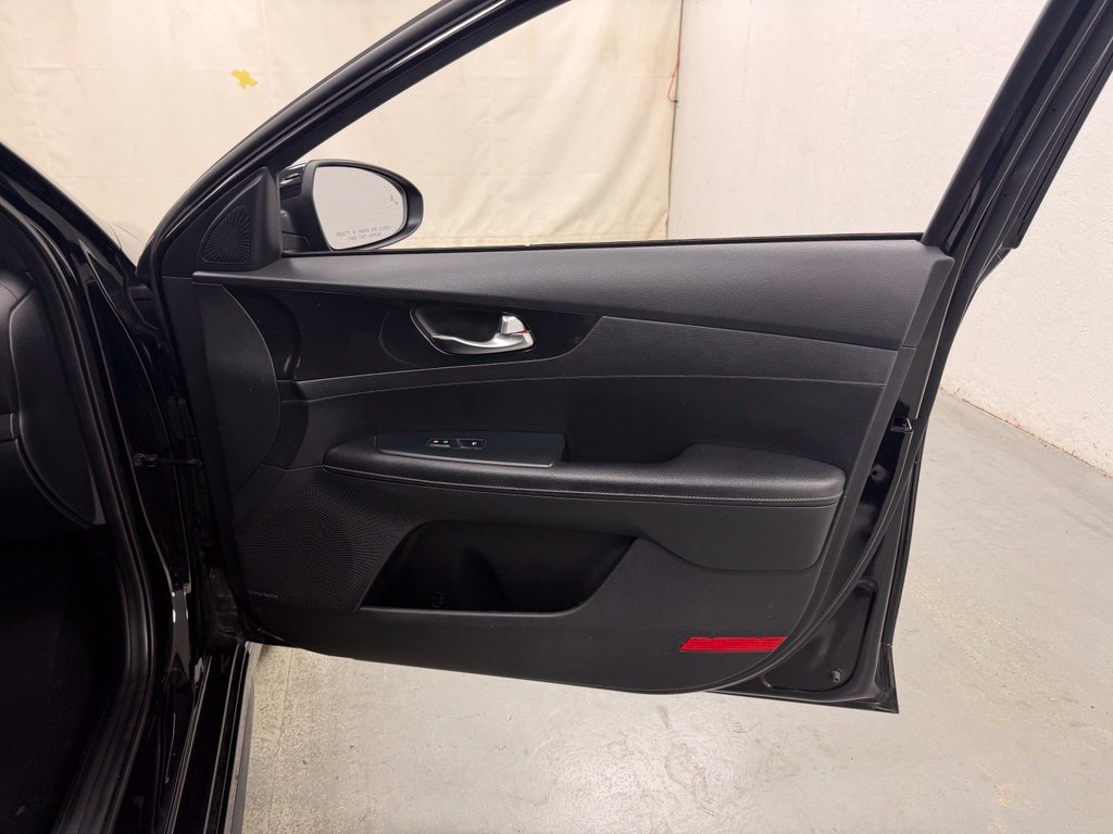 Used 2021 Kia Forte GT-Line w/ GT-Line Premium Package FWD image 8
