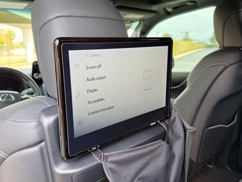 Certified 2025 Lexus LX 700h Luxury image 19