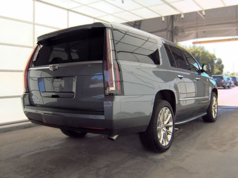 Used 2019 Cadillac Escalade ESV Luxury AWD/4WD image 2
