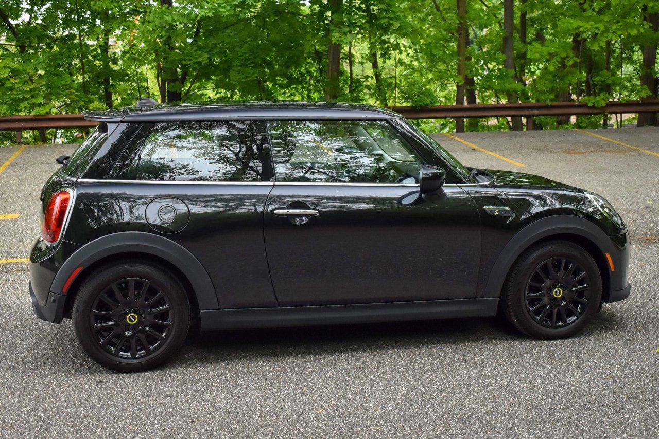 Used 2024 MINI Cooper SE FWD image 9