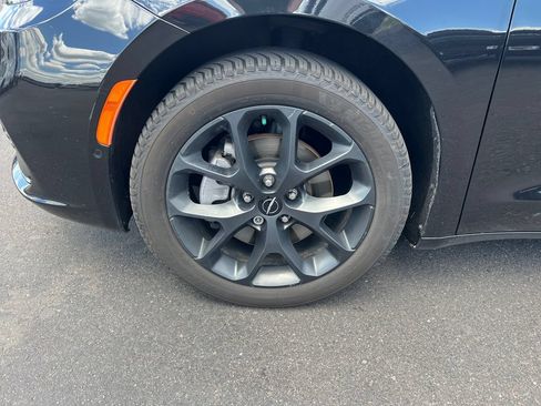 Used 2021 Chrysler Pacifica Touring-L w/ Premium & Safety Sphere Group AWD/4WD image 19