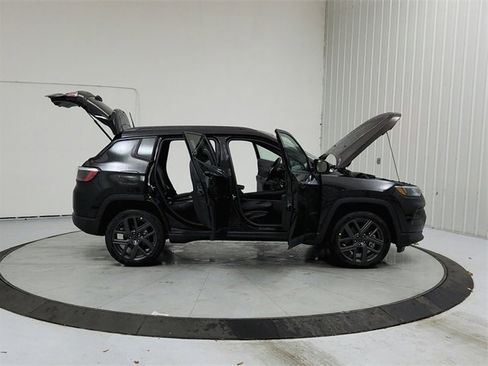 New 2026 Jeep Compass Latitude image 16