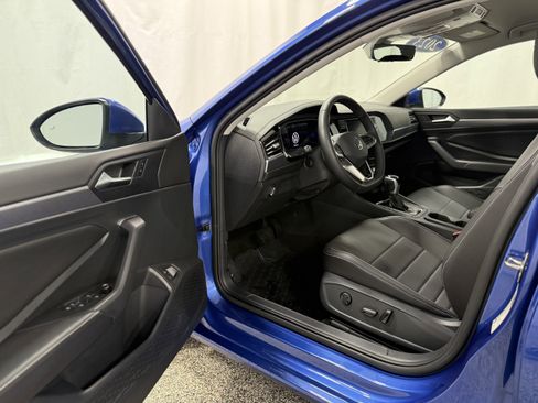 Certified 2023 Volkswagen Jetta SE image 11