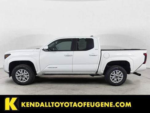 Certified 2025 Toyota Tacoma SR5 w/ SR5 Upgrade Package AWD/4WD image 2