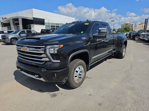 Used 2026 Chevrolet Silverado 3500 High Country w/ High Country Premium Package AWD/4WD image 3