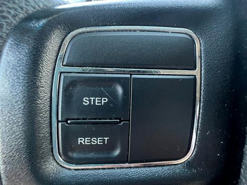 Used 2014 Dodge Grand Caravan SXT image 16