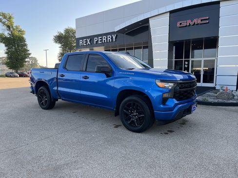 Used 2022 Chevrolet Silverado 1500 Custom image 2