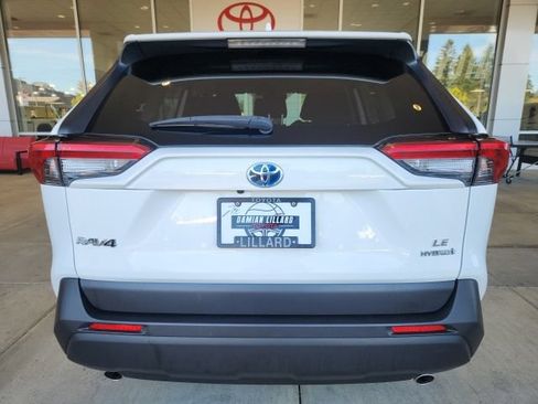 Used 2020 Toyota RAV4 LE w/ All Weather Liner Package AWD/4WD image 10