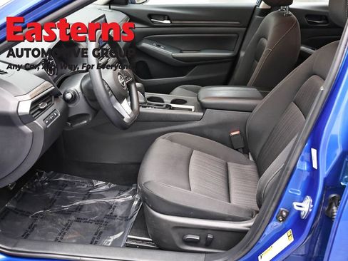 Used 2025 Nissan Altima 2.5 SV FWD image 14