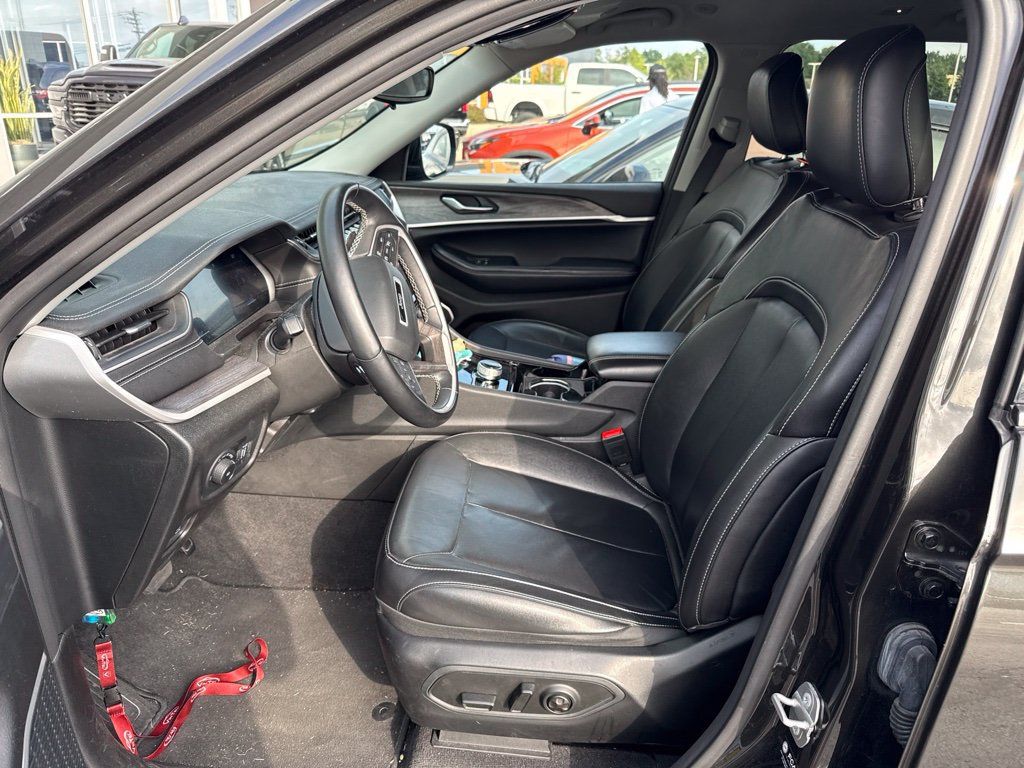 Used 2022 Jeep Grand Cherokee L Limited AWD/4WD image 6