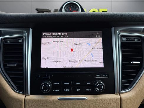 Used 2018 Porsche Macan Sport Edition AWD/4WD image 35