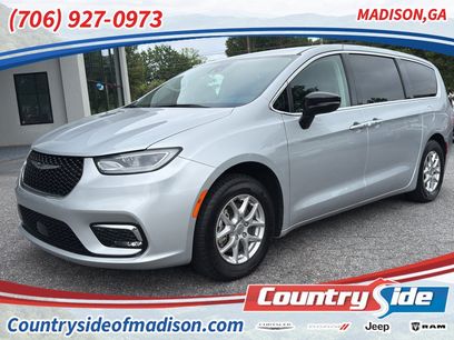 Used 2024 Chrysler Pacifica Touring-L