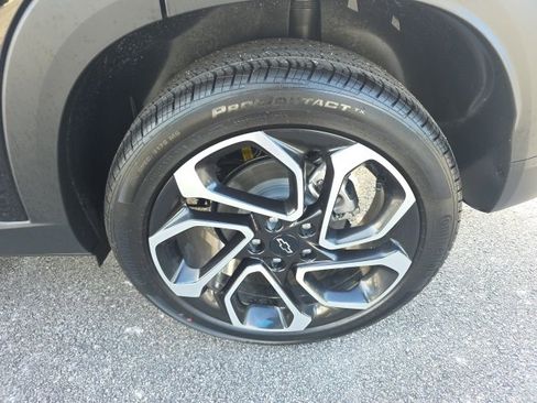 New 2026 Chevrolet Trax RS w/ Sunroof Package image 8