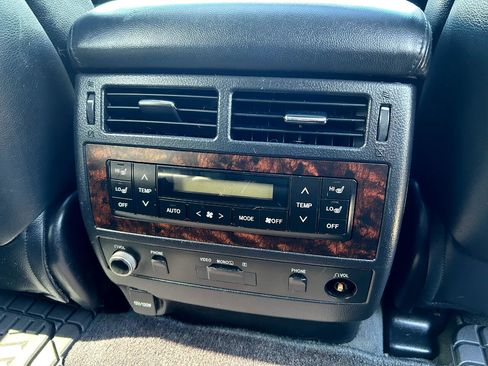 Used 2013 Toyota Land Cruiser image 17