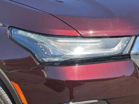 Used 2023 Chevrolet Traverse LT image 7