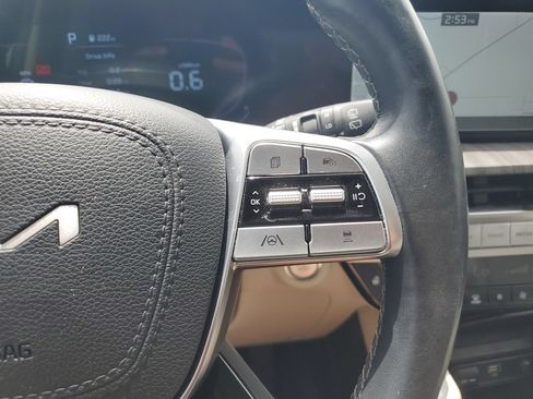 Used 2025 Kia Telluride EX w/ EX Captain's Chair Package AWD/4WD image 25