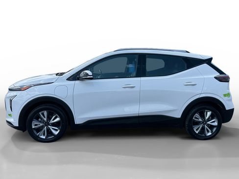 Used 2022 Chevrolet Bolt EUV LT w/ Convenience Package FWD image 2