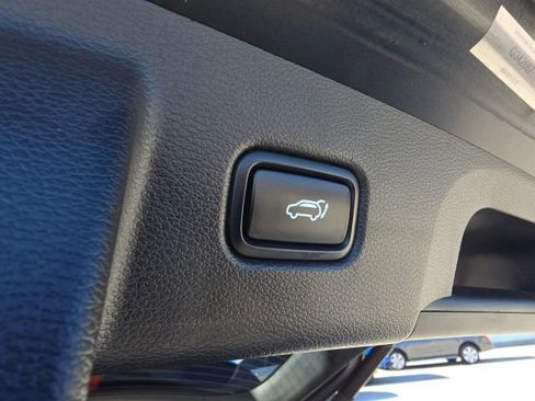 Used 2022 Kia Telluride SX w/ SX Prestige Package image 12