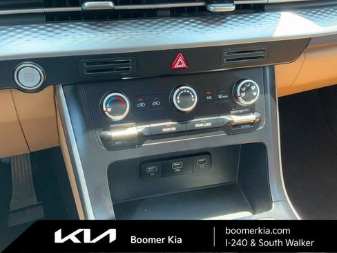 Used 2024 Kia Carnival LX FWD image 24