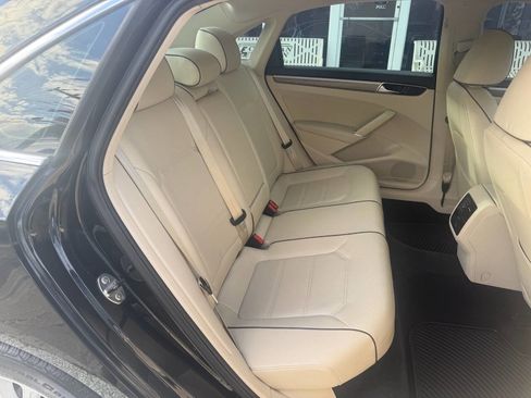 Used 2017 Volkswagen Passat 1.8T SE image 12