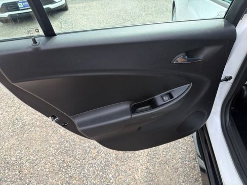 Used 2016 Chevrolet Volt Premier w/ Driver Confidence Package FWD image 15