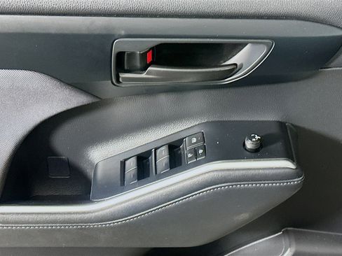 Used 2023 Toyota Highlander LE image 15