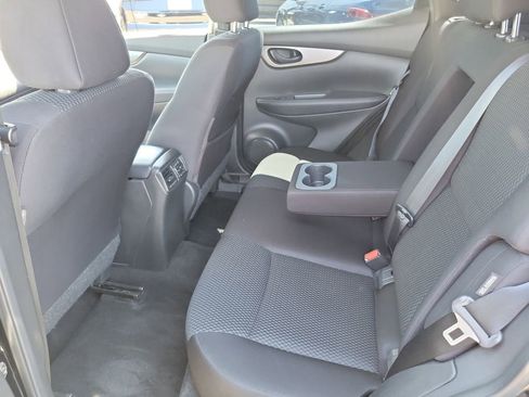 Used 2020 Nissan Rogue Sport S image 11