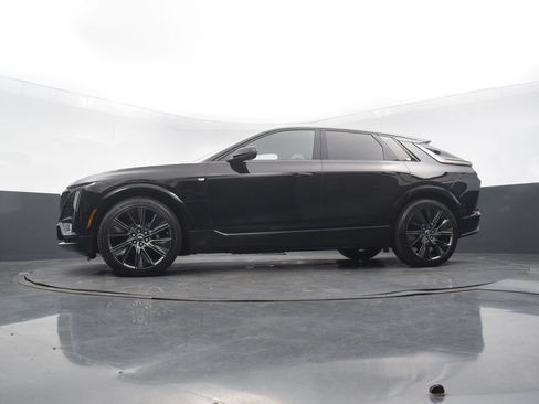 New 2026 Cadillac Lyriq Signature Sport w/ LPO, Floor Liner Package AWD/4WD image 48