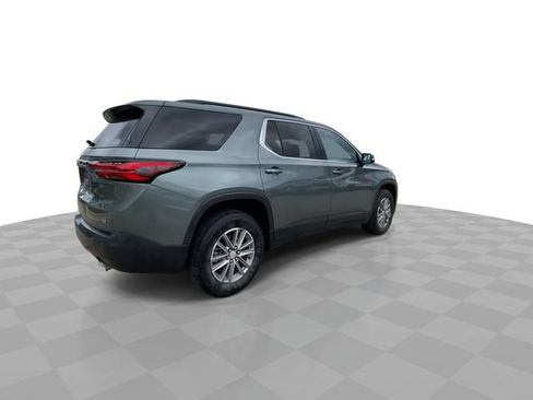 Used 2023 Chevrolet Traverse LT FWD image 2