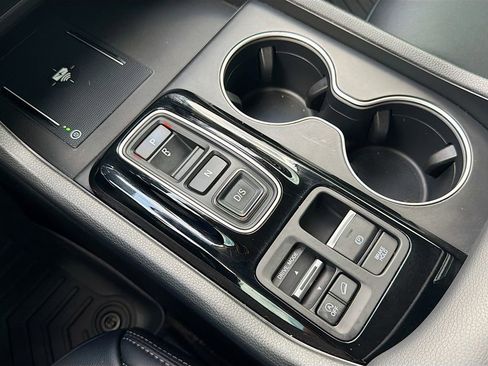 Used 2025 Honda Pilot Touring image 17