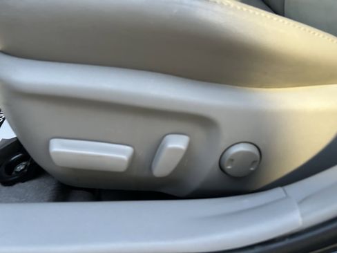 Used 2013 Toyota Camry XLE image 14